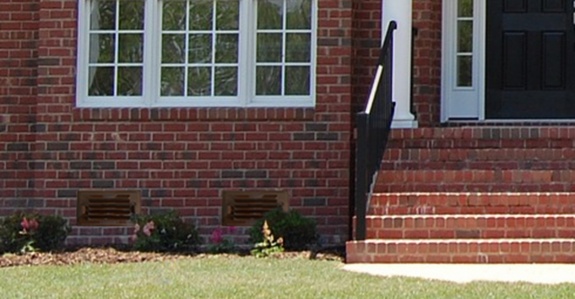 Вентиляционная регулируемая решетка для цоколя KROVENT коричневая