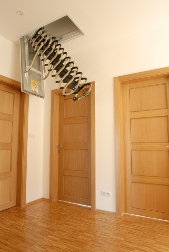 Чердачная лестница Oman NOZYCOWE LUX 3-х секционная 60х110х300