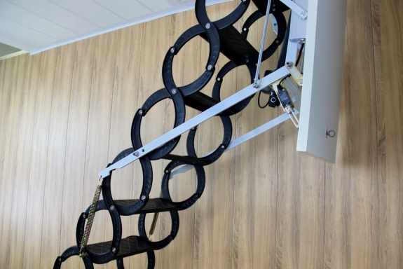 Ножничная лестница автоматическая Fakro LOFTSTEP LCS-E (CH) 70x120x300