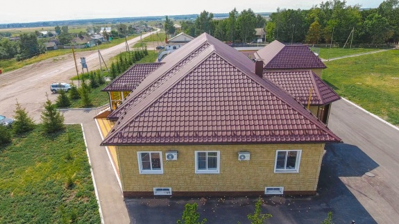 Металлочерепица камея 0,45 Drap RAL 3005 красное вино