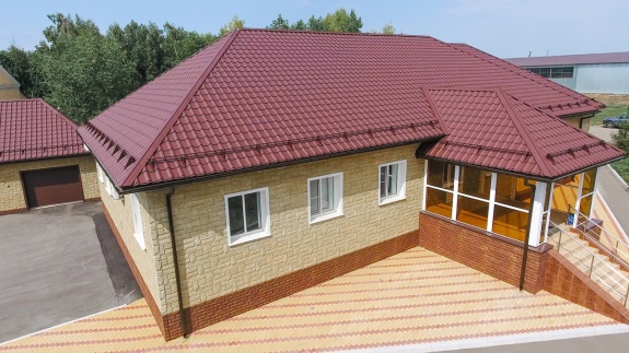 Металлочерепица камея 0,45 Drap RAL 3005 красное вино