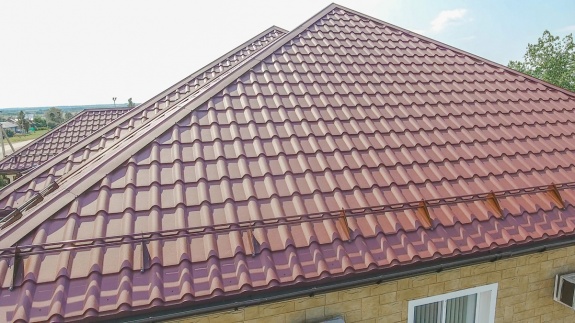 Металлочерепица камея 0,45 Drap RAL 3005 красное вино