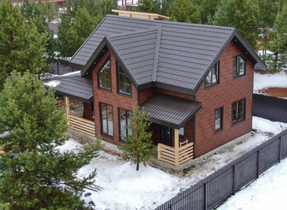 Металлочерепица классик Grand Line 0,5 GreenCoat Pural BT RR 32 темно-коричневый (RAL 8019 серо-коричневый)