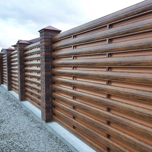 Штакетник металлический МП ELLIPSE-T 19х126 (ECOSTEEL_T-01-ЗолотойДуб-0.5)