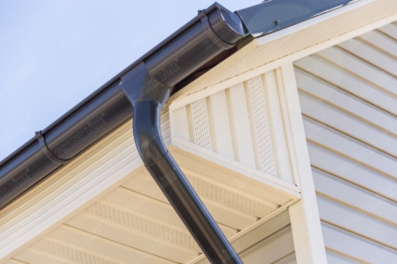 Угол желоба внешний 135 гр 150 мм RAL 8017 шоколад