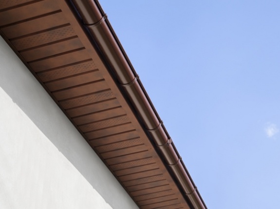 Софит металлический центральная перфорация 0,45 РЕ с пленкой RAL 1015 светлая слоновая кость