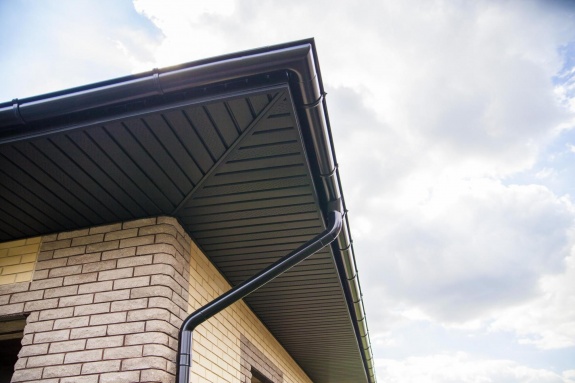 Софит металлический центральная перфорация 0,45 Print Elite с пленкой Choco Wood