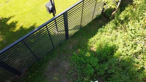 Крышка 65х60 жалюзи Milan 0,5 Atlas с пленкой RAL 7016 антрацитово-серый (для калиток и ворот)