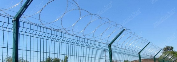 Плоский барьер безопасности из армир. колючей ленты: бухта 950мм витков в п.м. 4,4, 8 клепок в п.м. ГОСТ 3282-74 (10м)