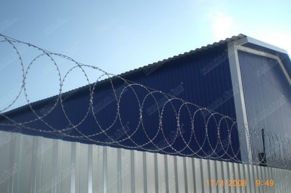 Плоский барьер безопасности из армированной колючей ленты: бухта 500мм витков в п.м. 4,4 ГОСТ 3282-74 (10м)