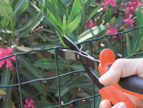 Инструмент для выравнивания сетчатых ограждений Dress Fil EDMA